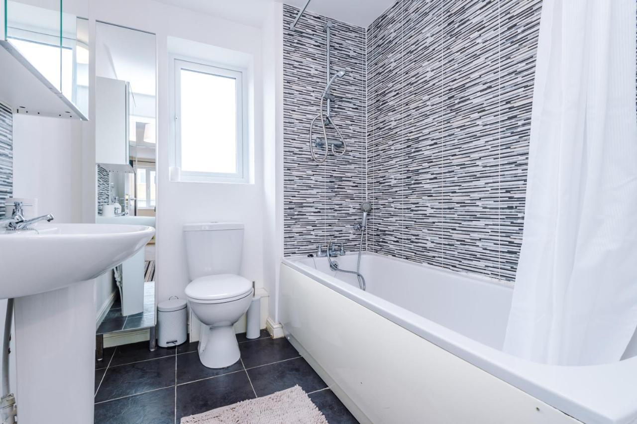 Chic 2 Bed House With Garden & Free Parking Βίλα Μάντσεστερ Εξωτερικό φωτογραφία