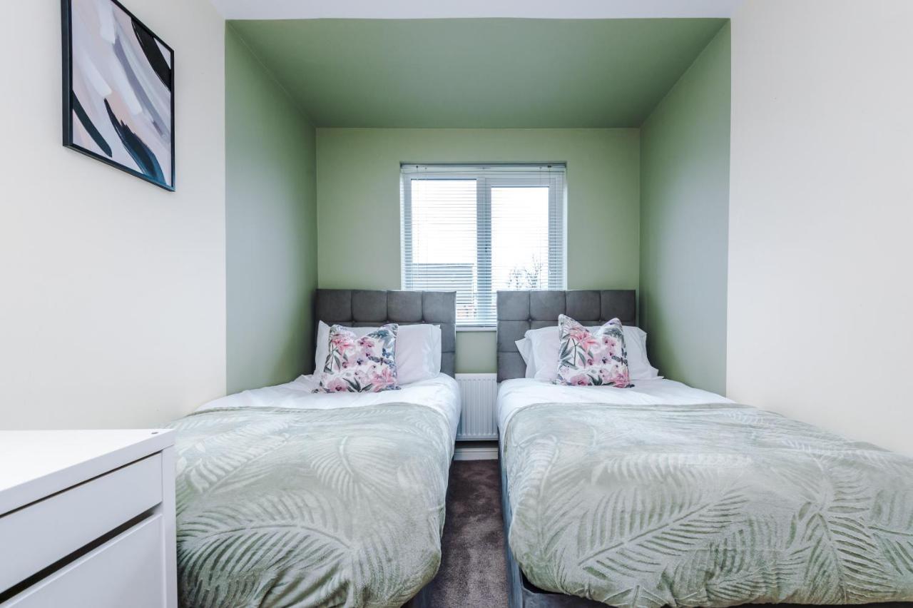 Chic 2 Bed House With Garden & Free Parking Βίλα Μάντσεστερ Εξωτερικό φωτογραφία