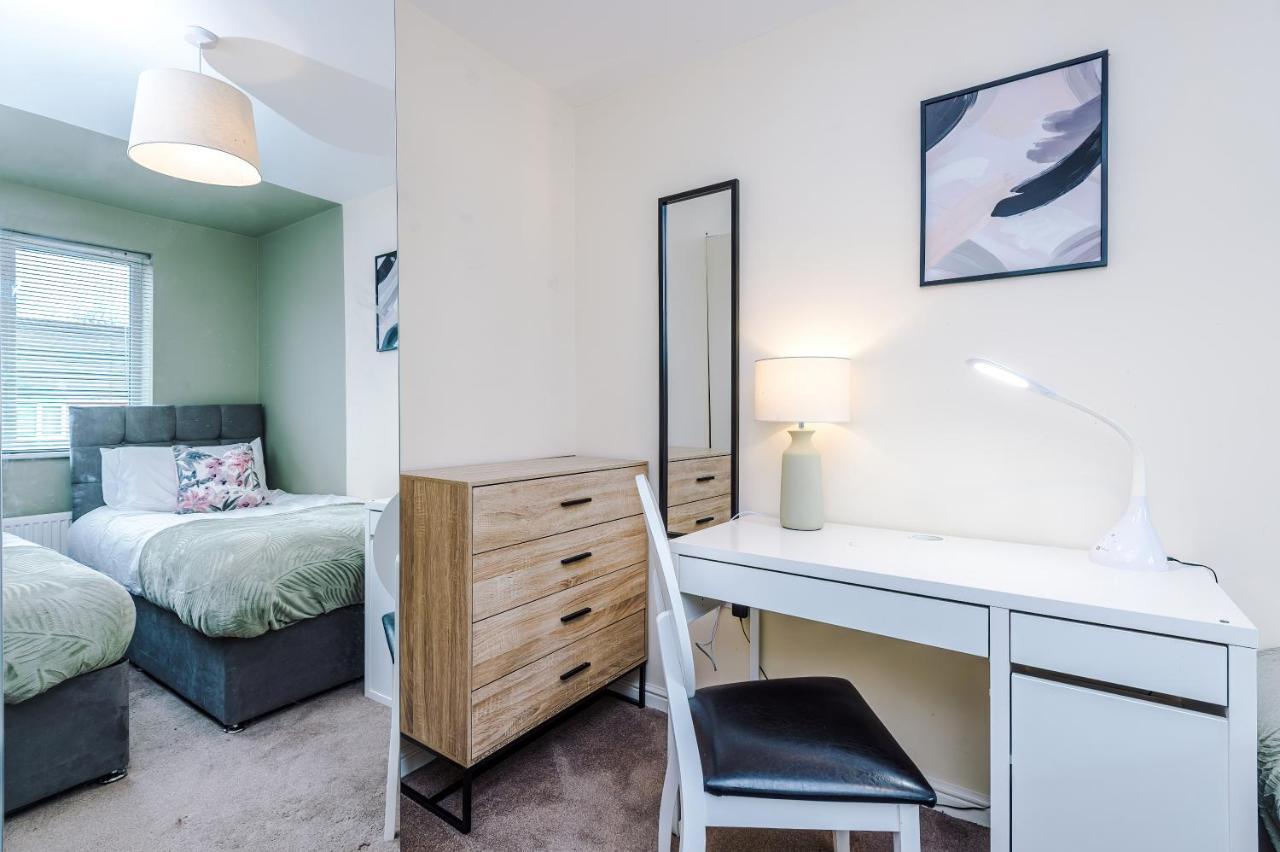 Chic 2 Bed House With Garden & Free Parking Βίλα Μάντσεστερ Εξωτερικό φωτογραφία